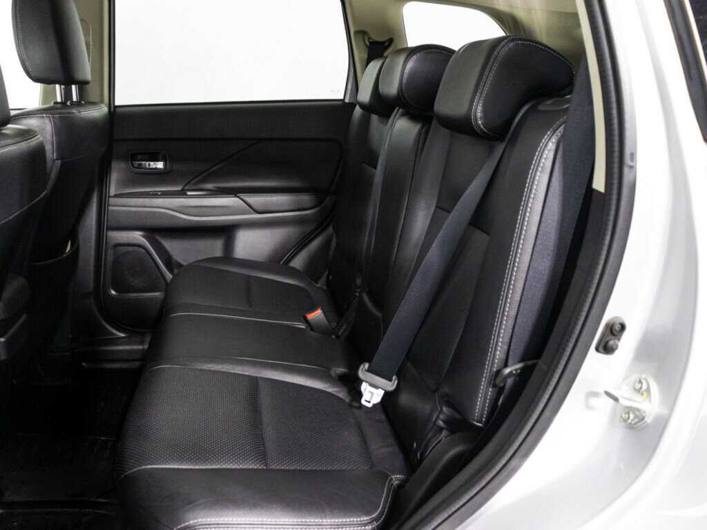 Mitsubishi Outlander б/у, 2016, Вариатор. Фото: #9