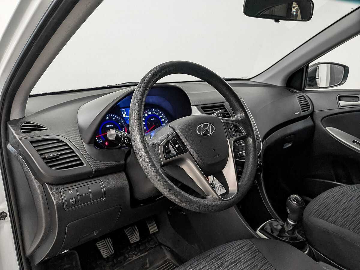 Hyundai Solaris б/у, 2015, Механическая. Фото: #12
