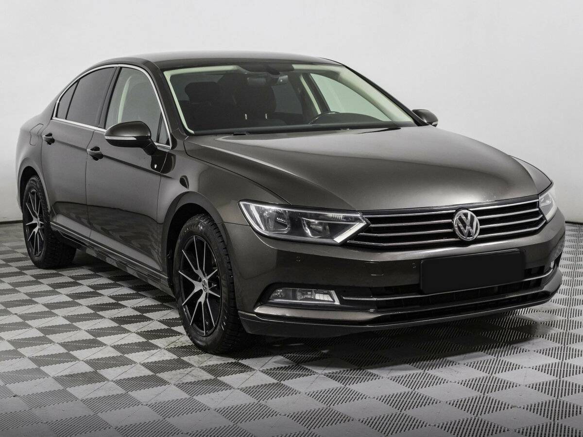 Volkswagen Passat б/у, 2017, Роботизированная. Фото: #2