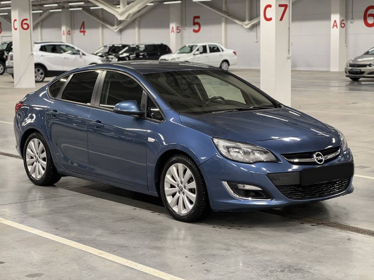 Opel Astra б/у, 2013, Механическая. Фото: #2