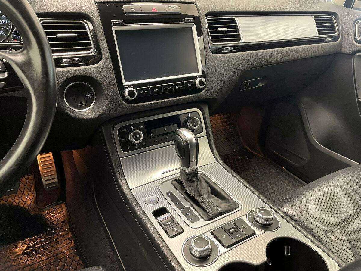 Volkswagen Touareg б/у, 2015, Автоматическая. Фото: #17