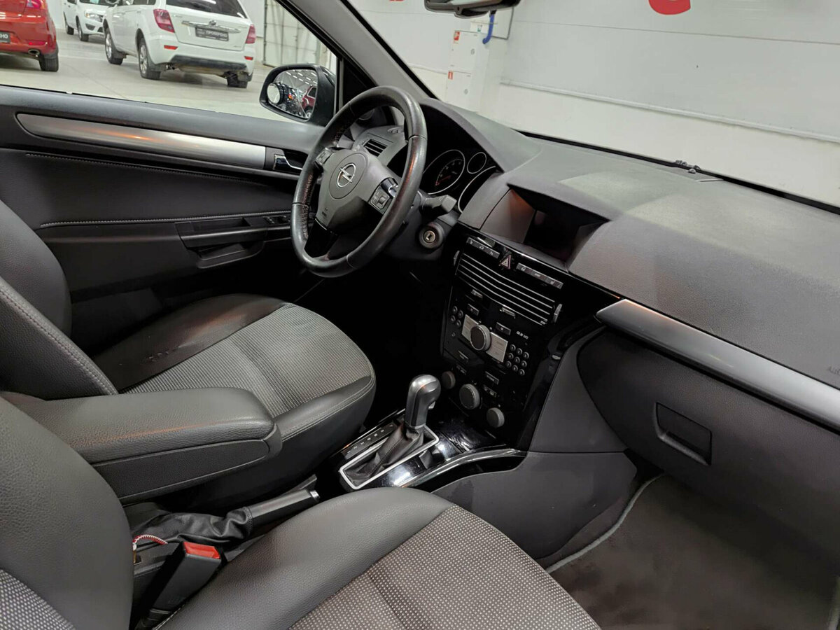 Opel Astra б/у, 2012, Автоматическая. Фото: #9