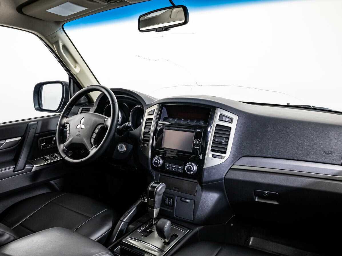 Mitsubishi Pajero б/у, 2015, Автоматическая. Фото: #7
