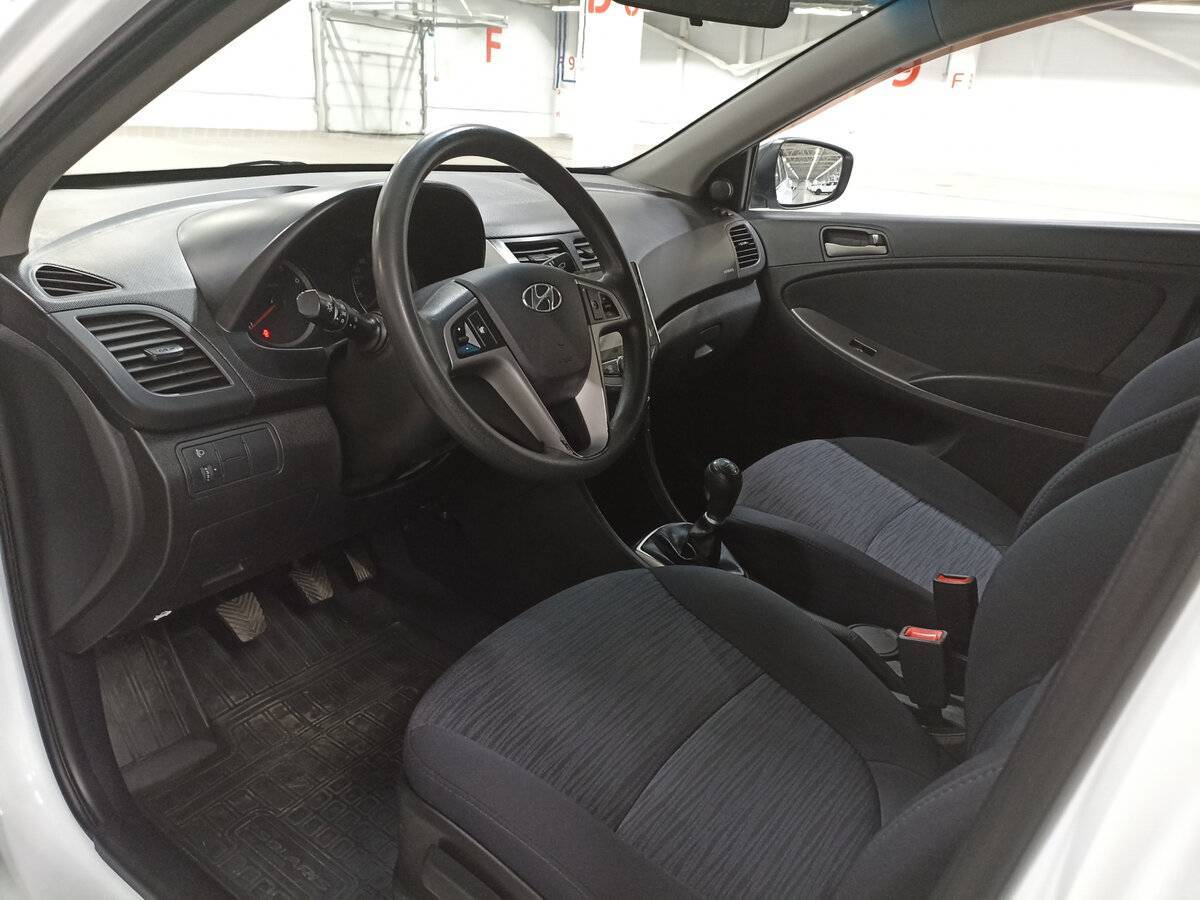 Hyundai Solaris б/у, 2015, Механическая. Фото: #15