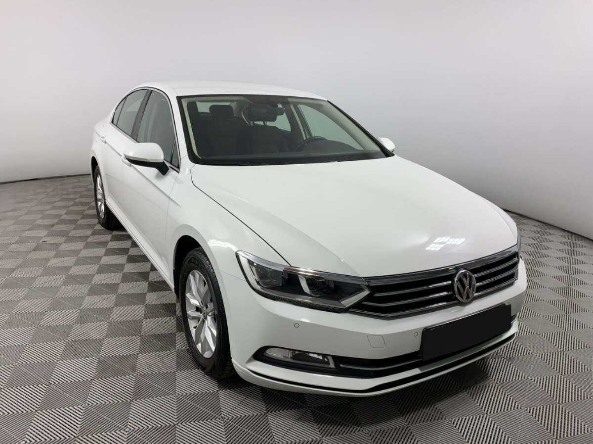 Volkswagen Passat б/у, 2019, Роботизированная. Фото: #2