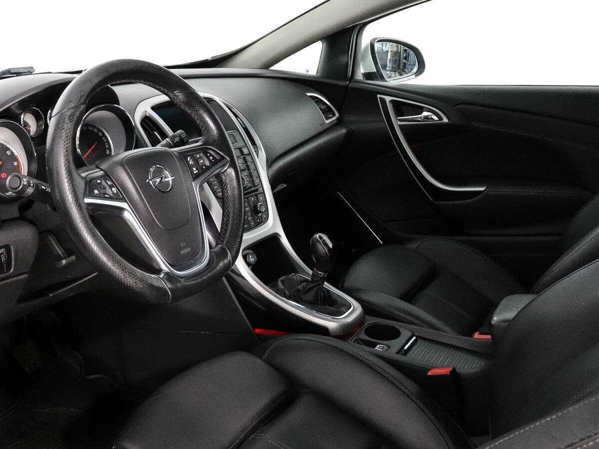 Opel Astra б/у, 2012, Механическая. Фото: #9