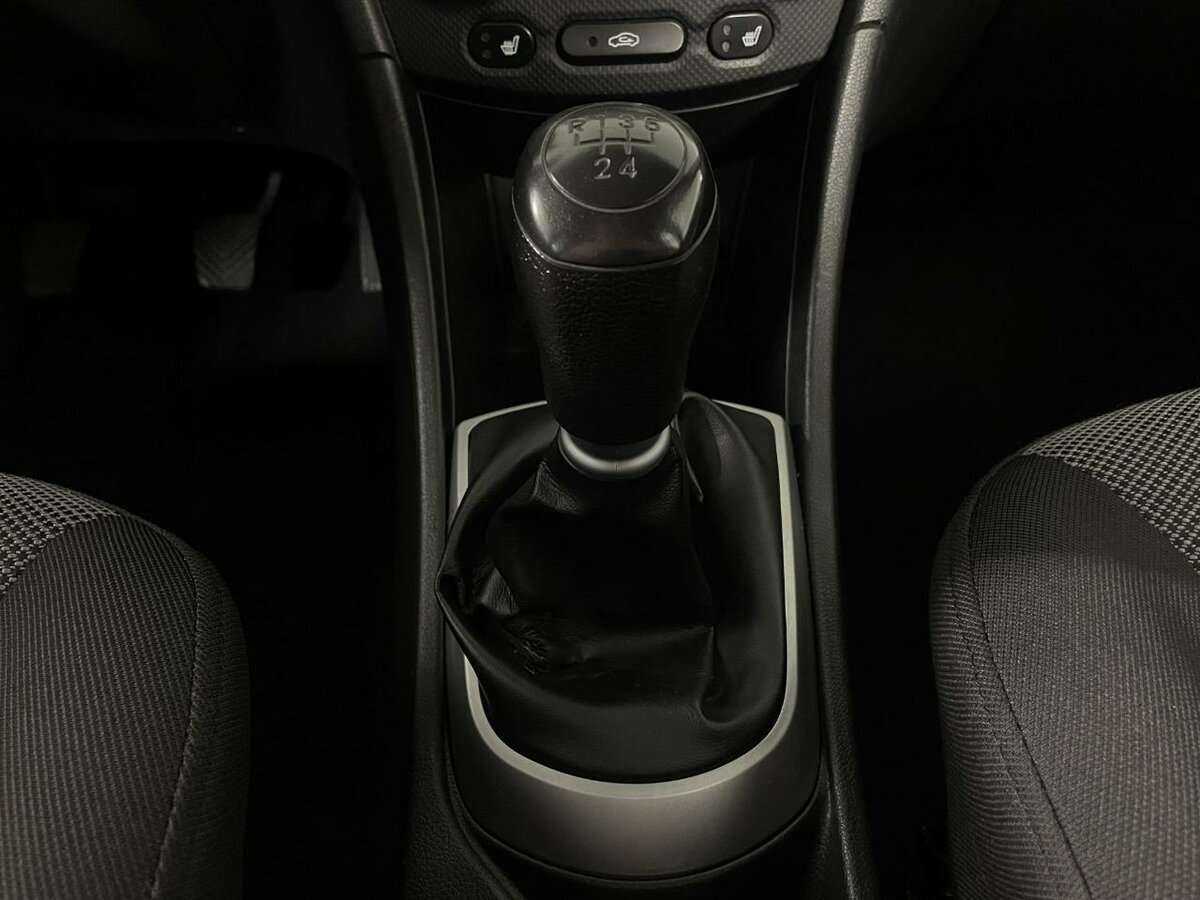 Hyundai Solaris б/у, 2012, Механическая. Фото: #12