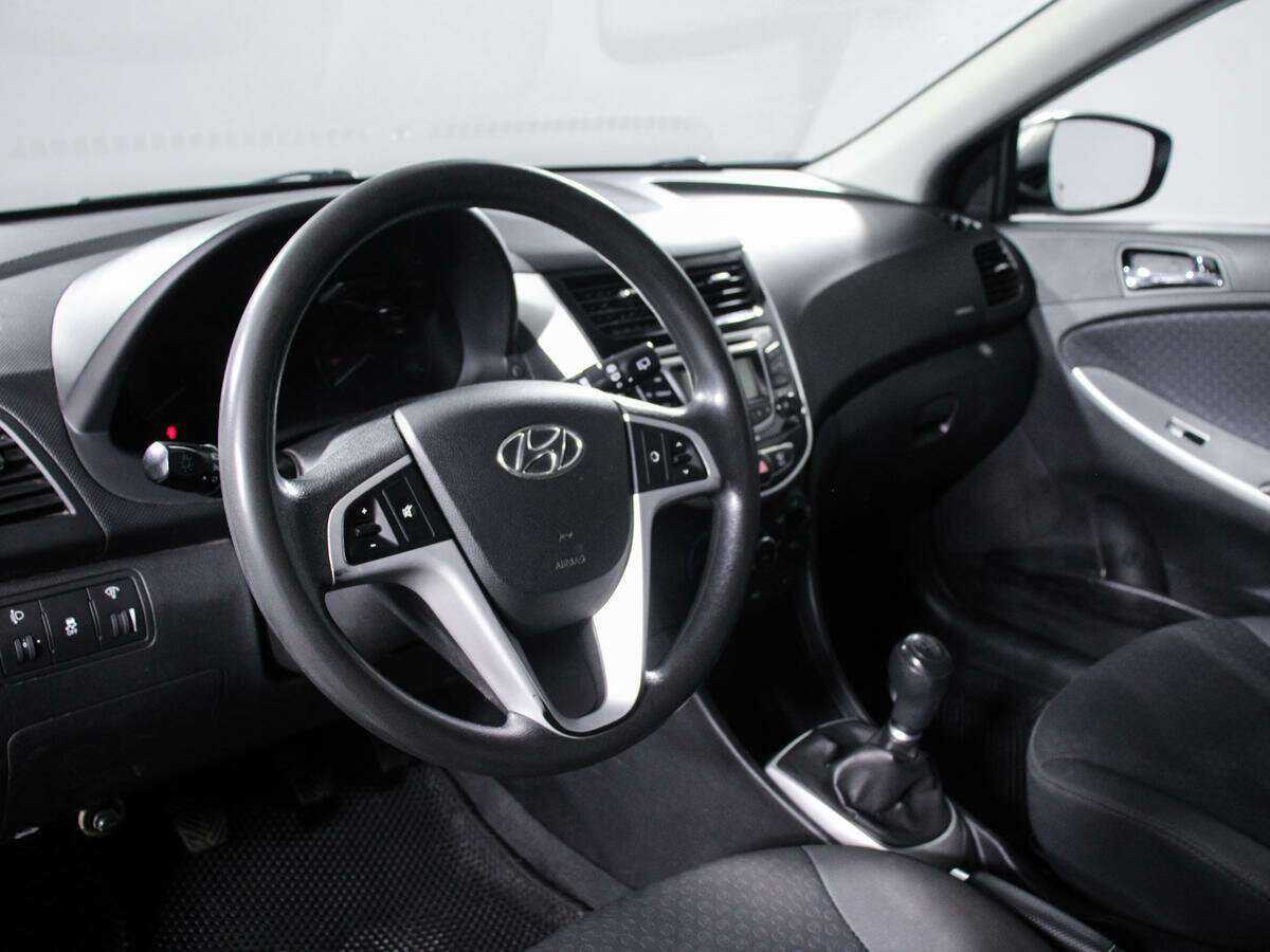 Hyundai Solaris б/у, 2012, Механическая. Фото: #10