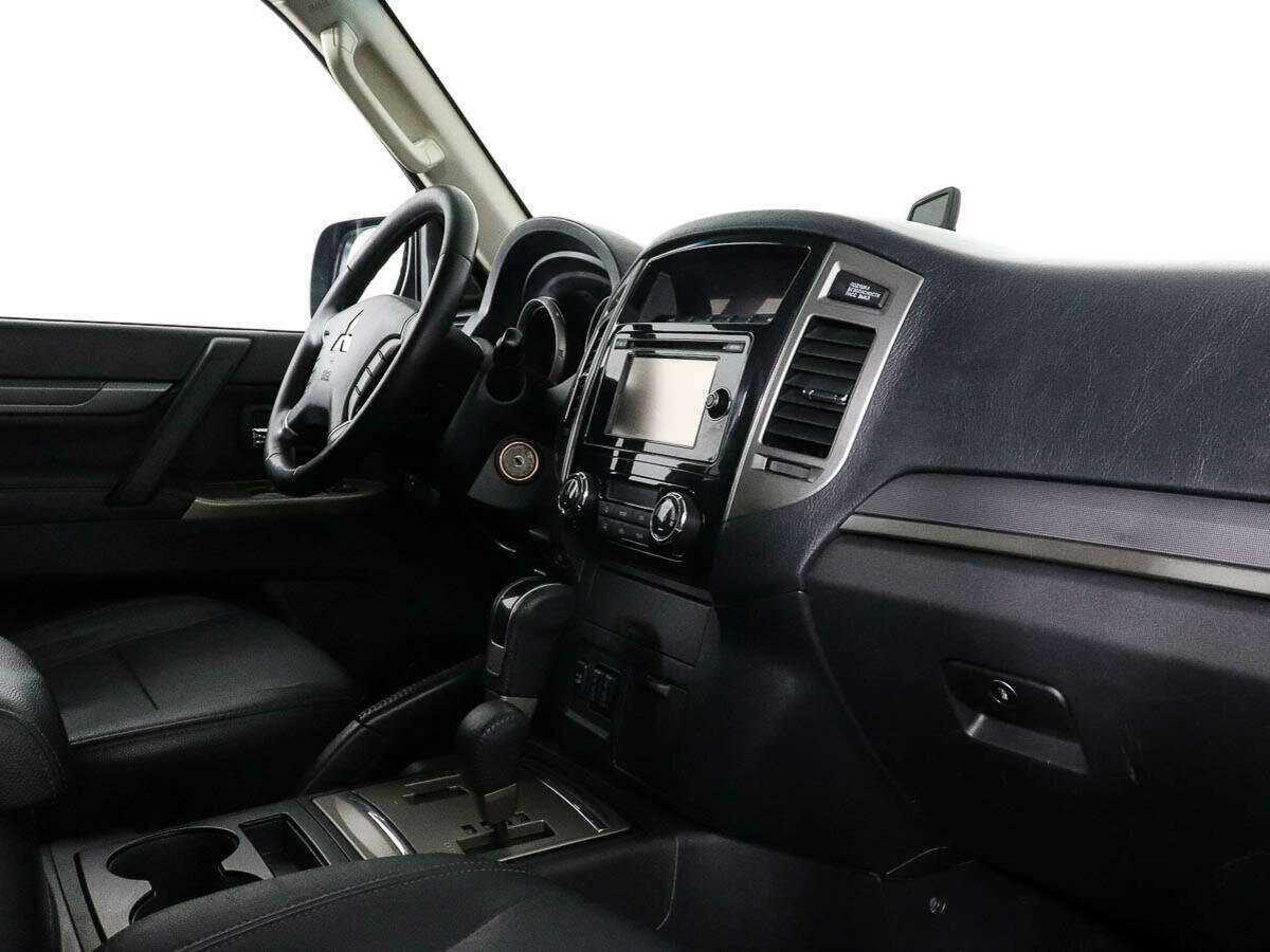 Mitsubishi Pajero б/у, 2017, Автоматическая. Фото: #5