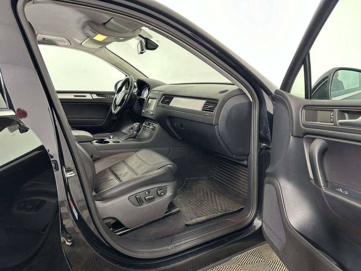 Volkswagen Touareg б/у, 2012, Автоматическая. Фото: #13