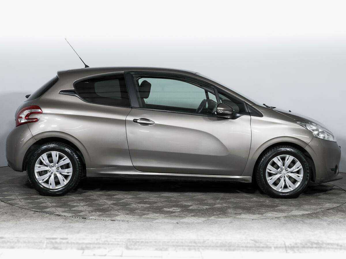 Peugeot 208 б/у, 2013, Автоматическая. Фото: #3