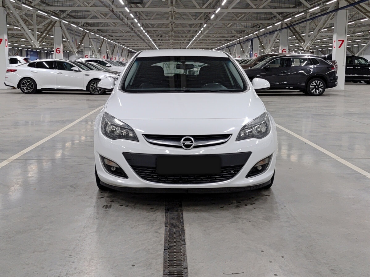 Opel Astra б/у, 2013, Механическая. Фото: #1