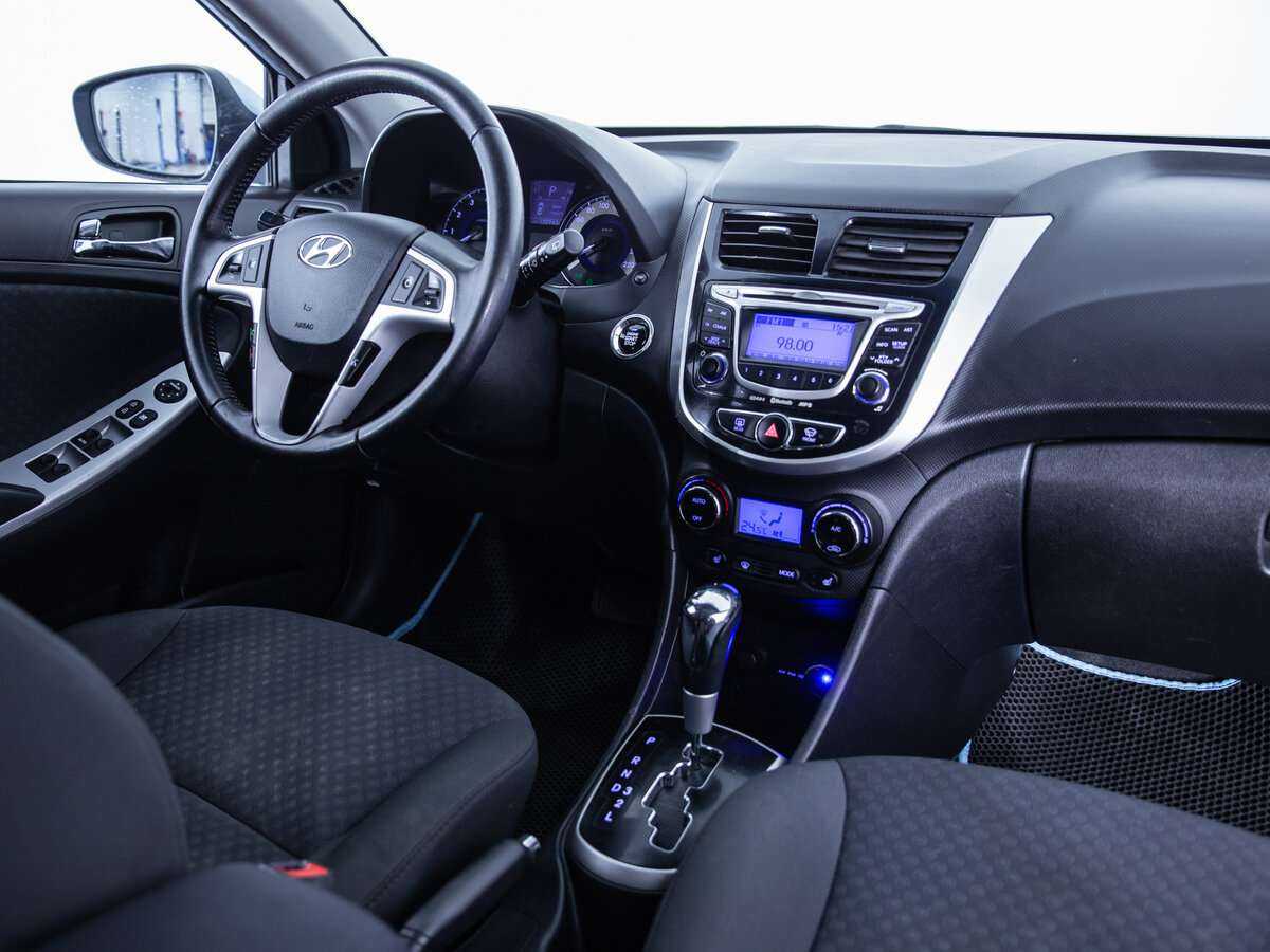 Hyundai Solaris б/у, 2012, Автоматическая. Фото: #12