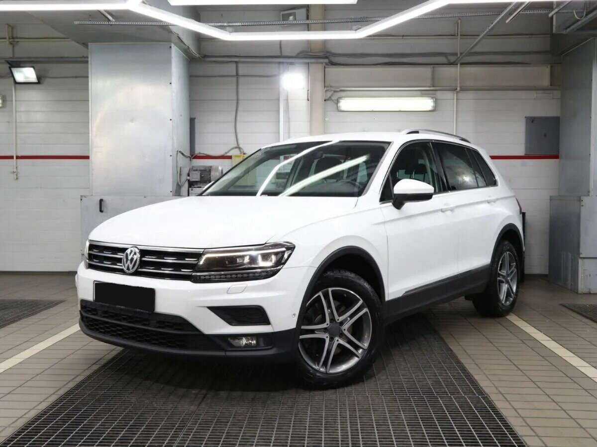Volkswagen Tiguan б/у, 2018, Роботизированная. Посмотреть фото