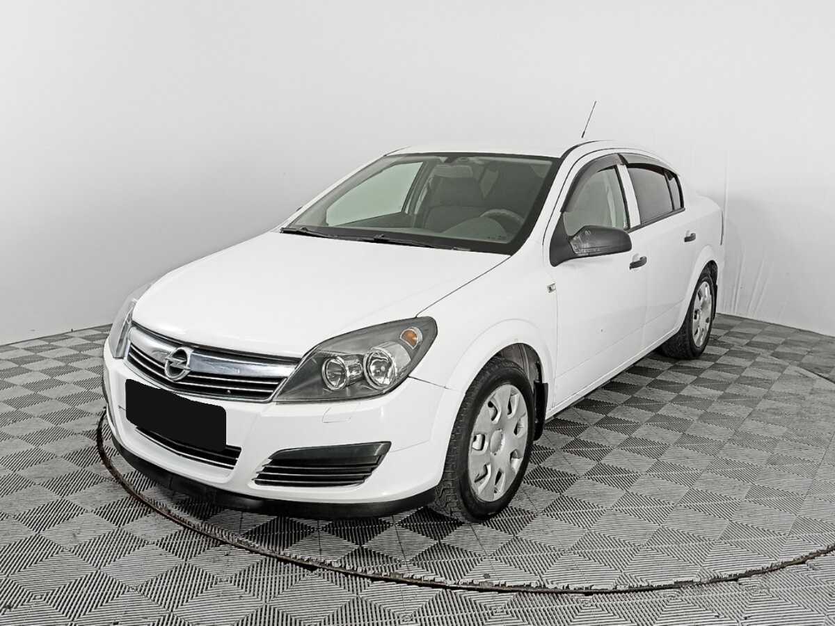 Opel Astra б/у, 2013, Механическая. Фото: #0