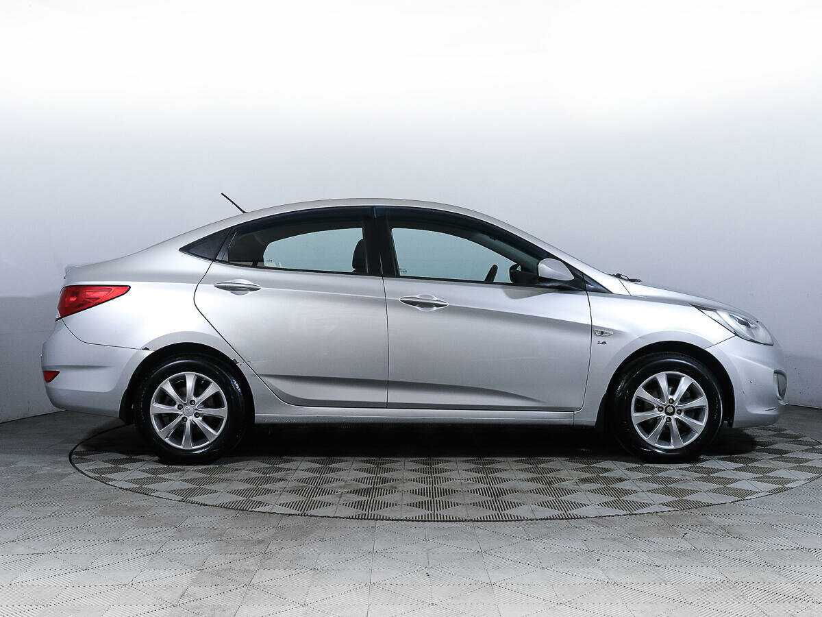 Hyundai Solaris б/у, 2012, Автоматическая. Фото: #2