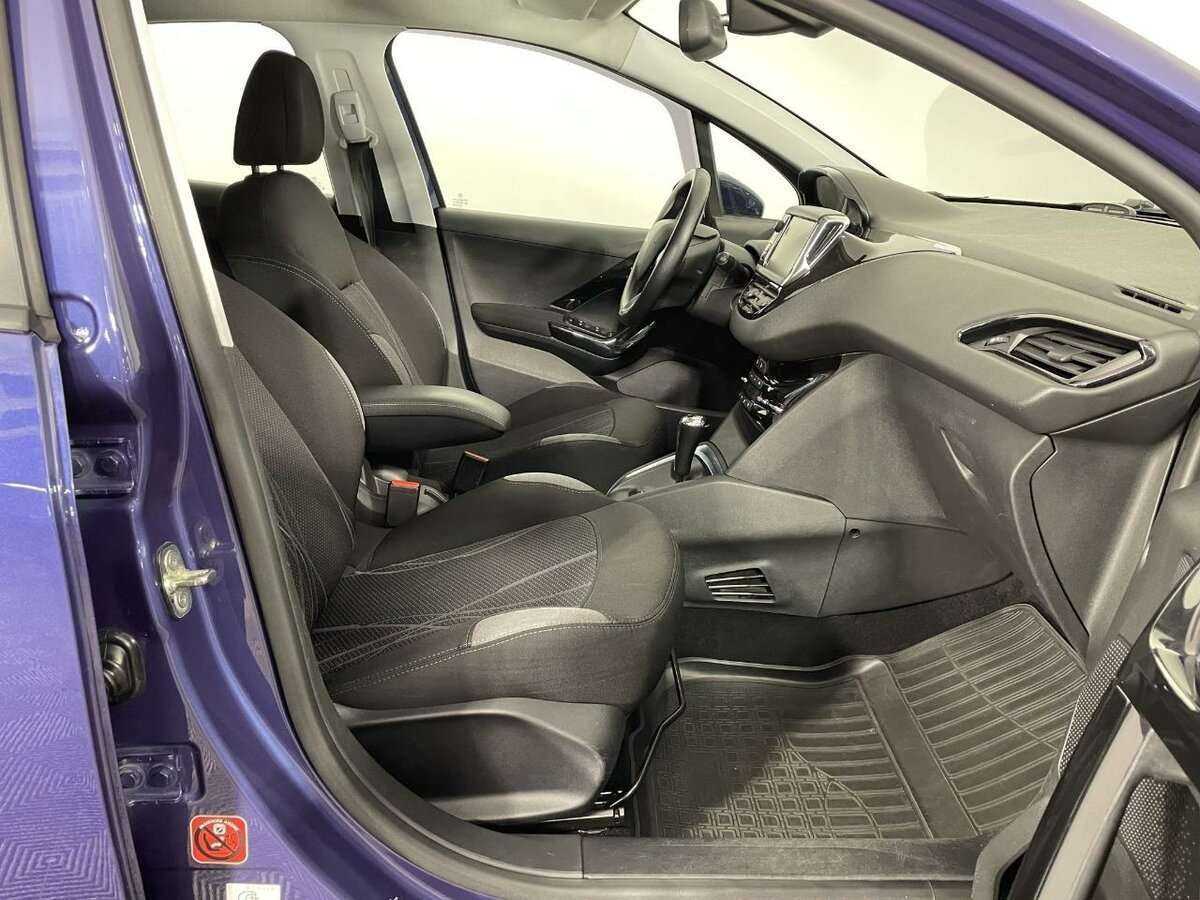 Peugeot 208 б/у, 2014, Автоматическая. Фото: #13