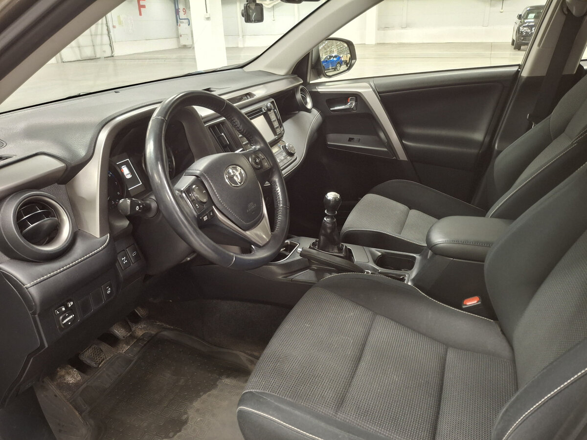 Toyota RAV4 б/у, 2015, Механическая. Фото: #14