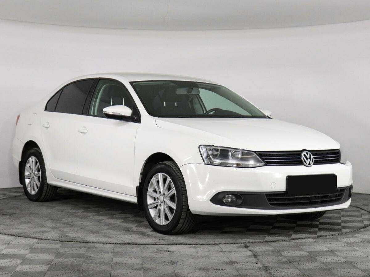 Volkswagen Jetta б/у, 2013, Механическая. Фото: #2