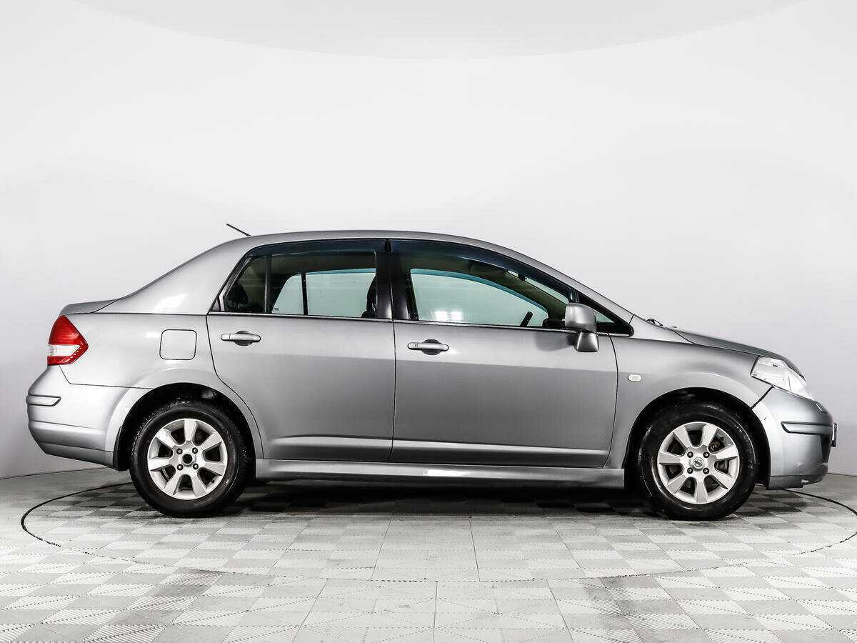 Nissan Tiida б/у, 2012, Механическая. Фото: #3