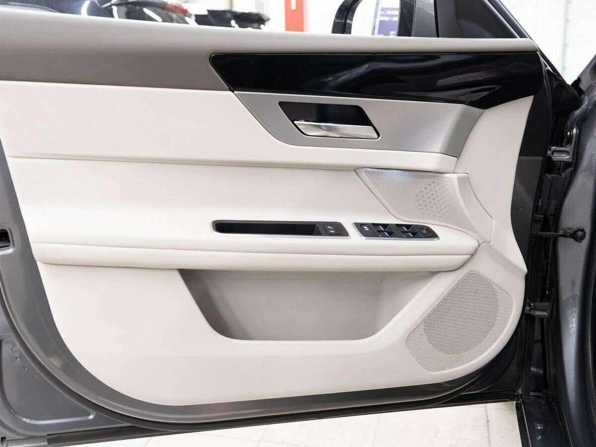 Jaguar XF б/у, 2017, Автоматическая. Фото: #14