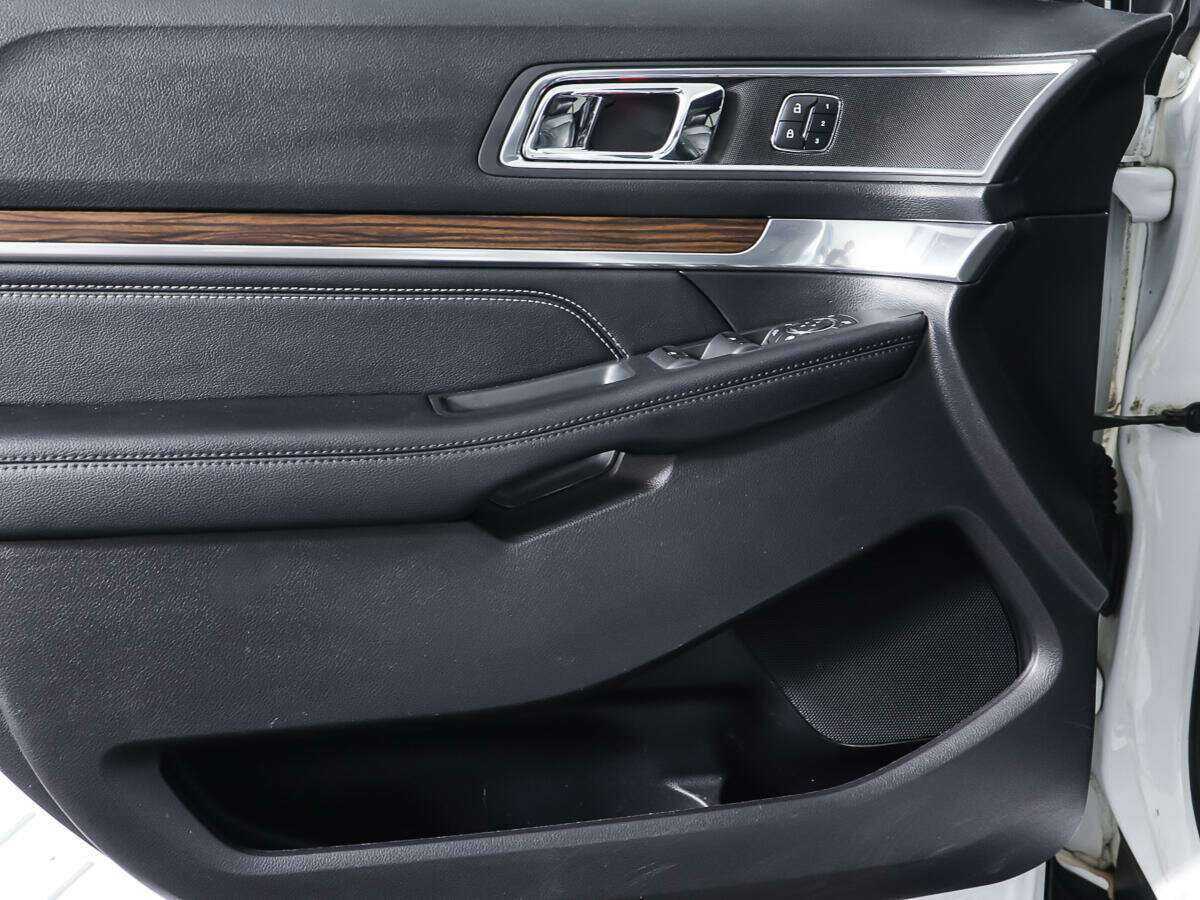 Ford Explorer б/у, 2017, Автоматическая. Фото: #18