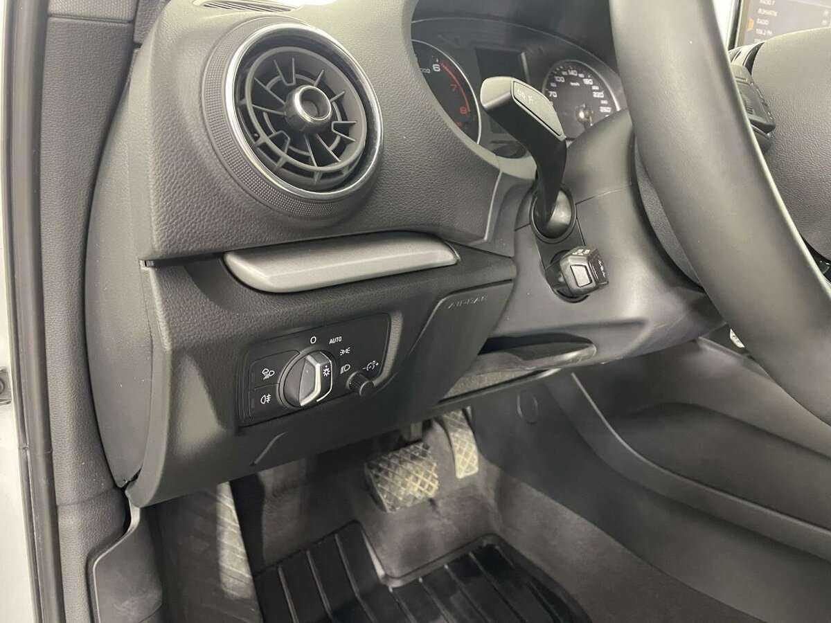 Audi A3 б/у, 2018, Роботизированная. Фото: #8