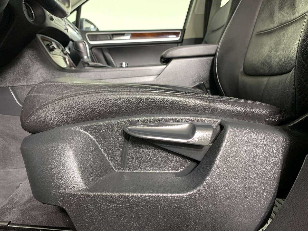 Volkswagen Touareg б/у, 2012, Автоматическая. Фото: #14