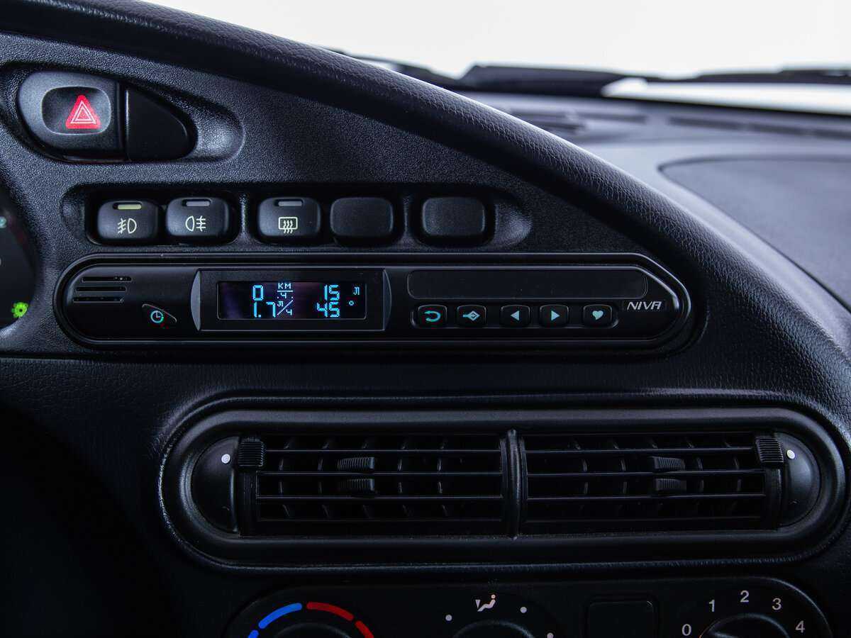 Chevrolet Niva б/у, 2015, Механическая. Фото: #8