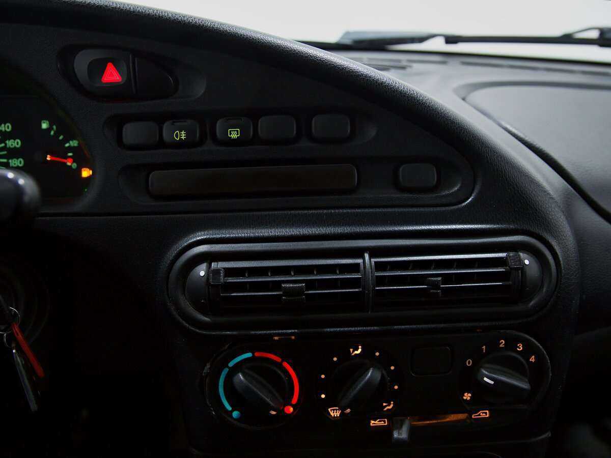 Chevrolet Niva б/у, 2017, Механическая. Фото: #11