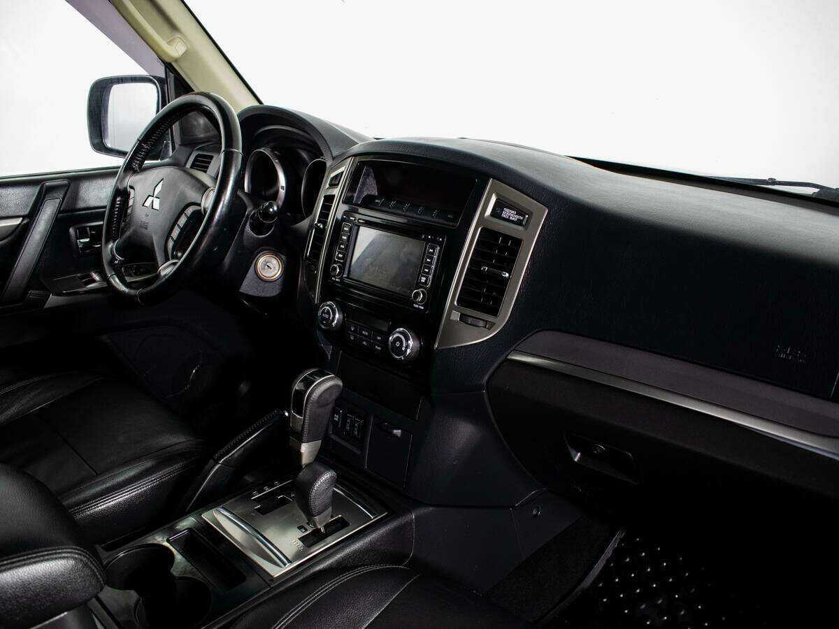 Mitsubishi Pajero б/у, 2015, Автоматическая. Фото: #5