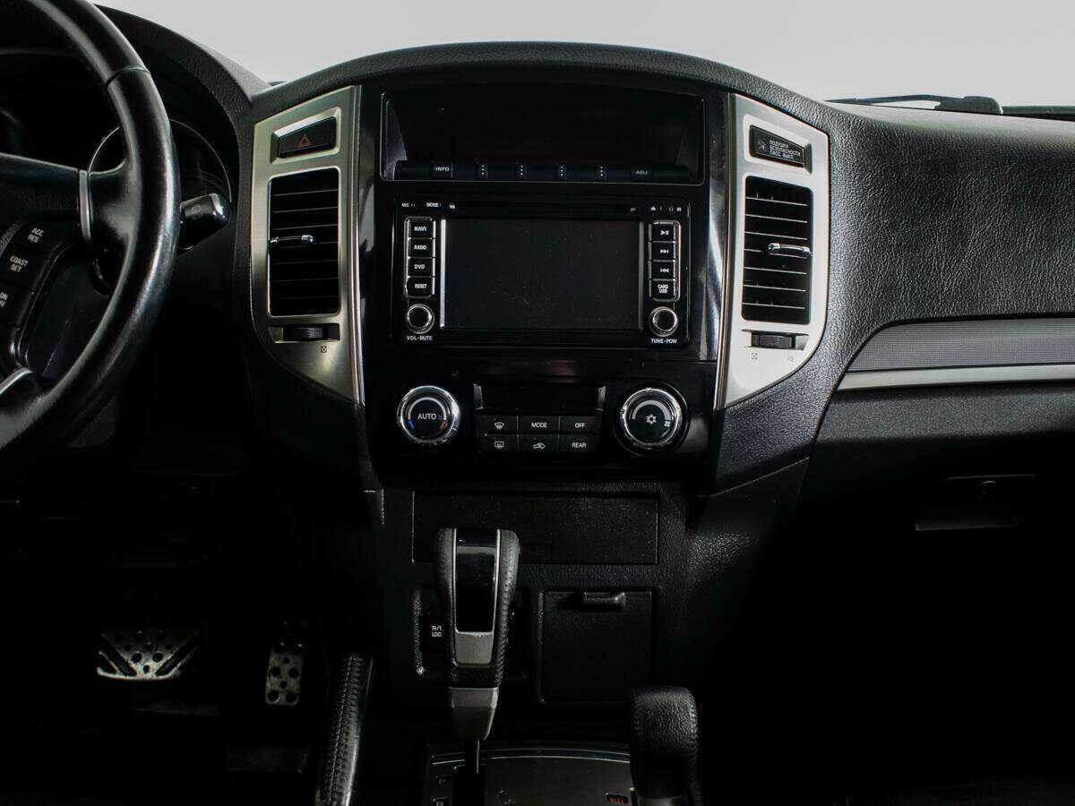 Mitsubishi Pajero б/у, 2015, Автоматическая. Фото: #7