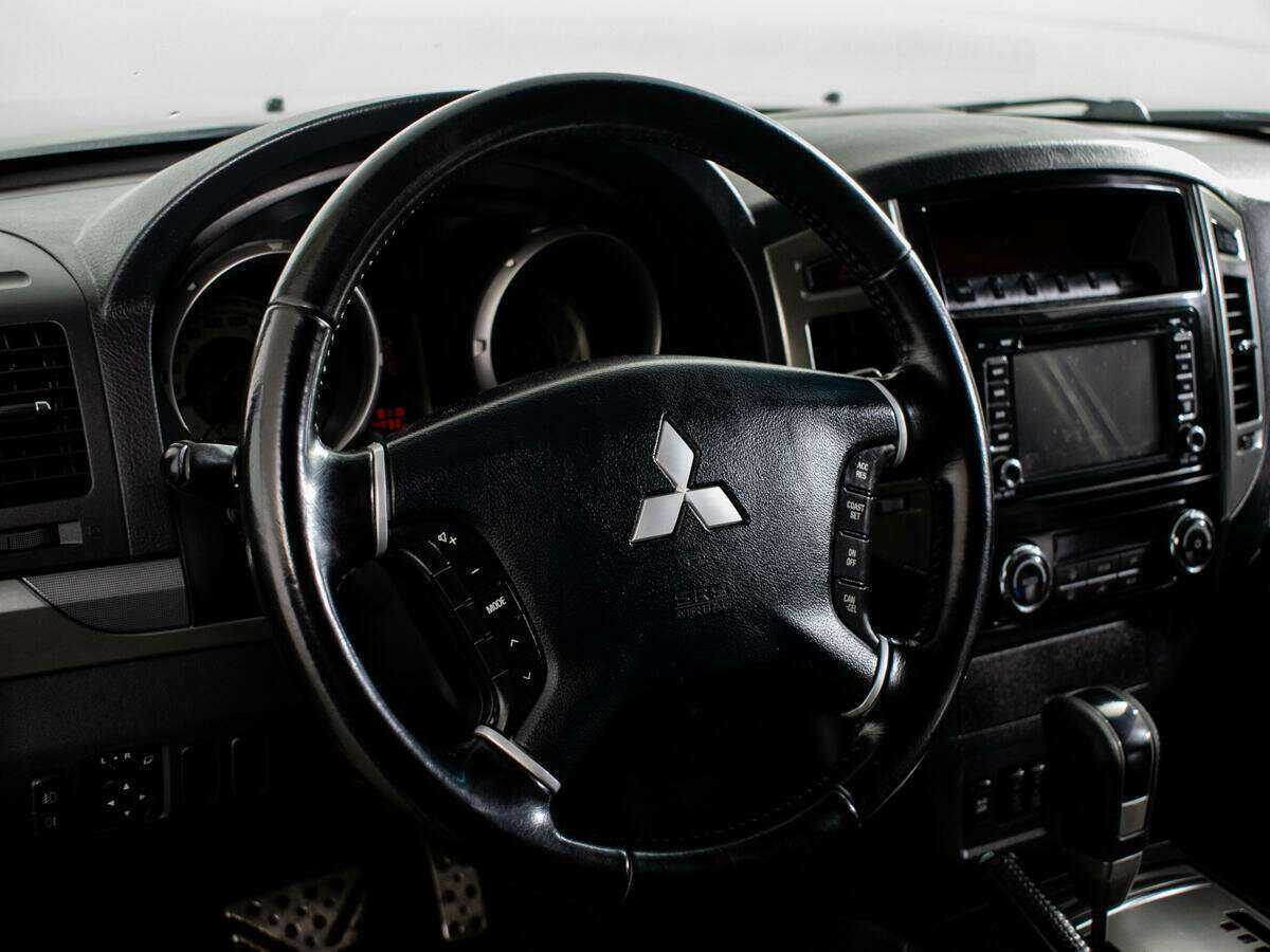 Mitsubishi Pajero б/у, 2015, Автоматическая. Фото: #9