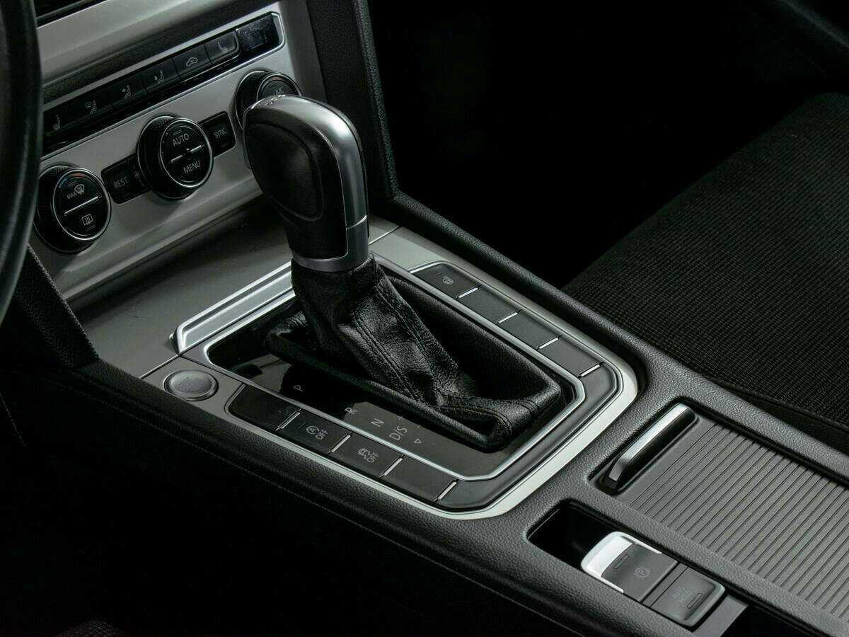 Volkswagen Passat б/у, 2017, Роботизированная. Фото: #12