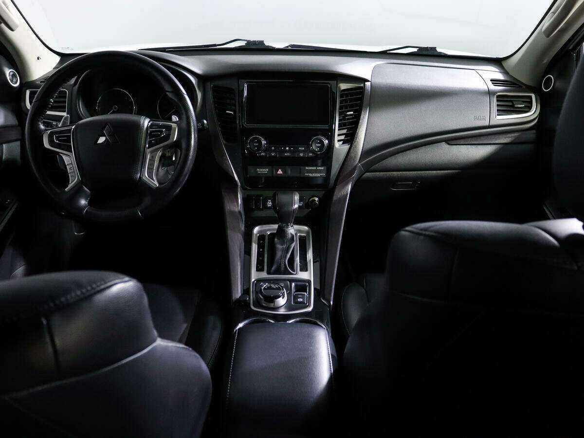 Mitsubishi Pajero Sport б/у, 2018, Автоматическая. Фото: #9