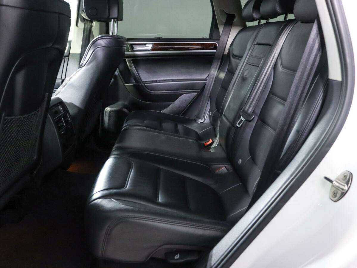 Volkswagen Touareg б/у, 2012, Автоматическая. Фото: #4