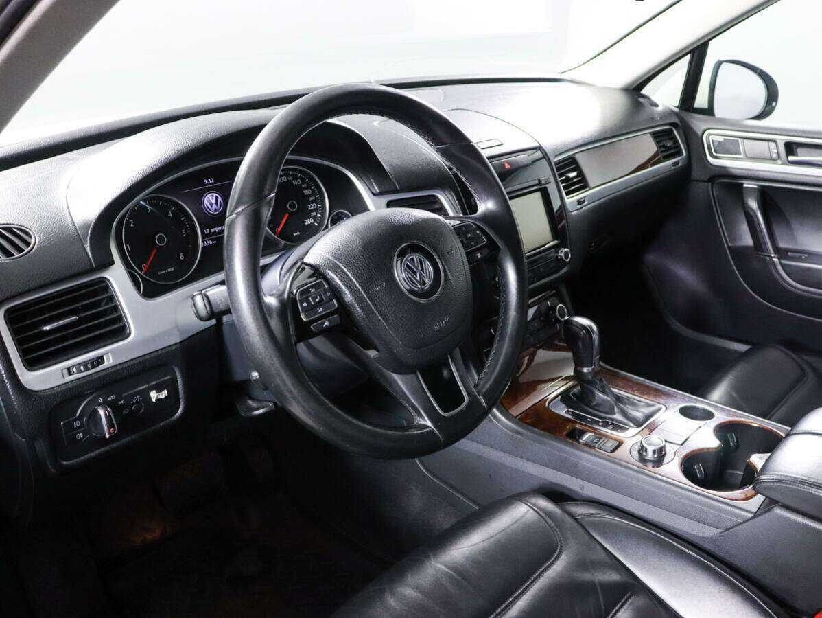 Volkswagen Touareg б/у, 2012, Автоматическая. Фото: #8