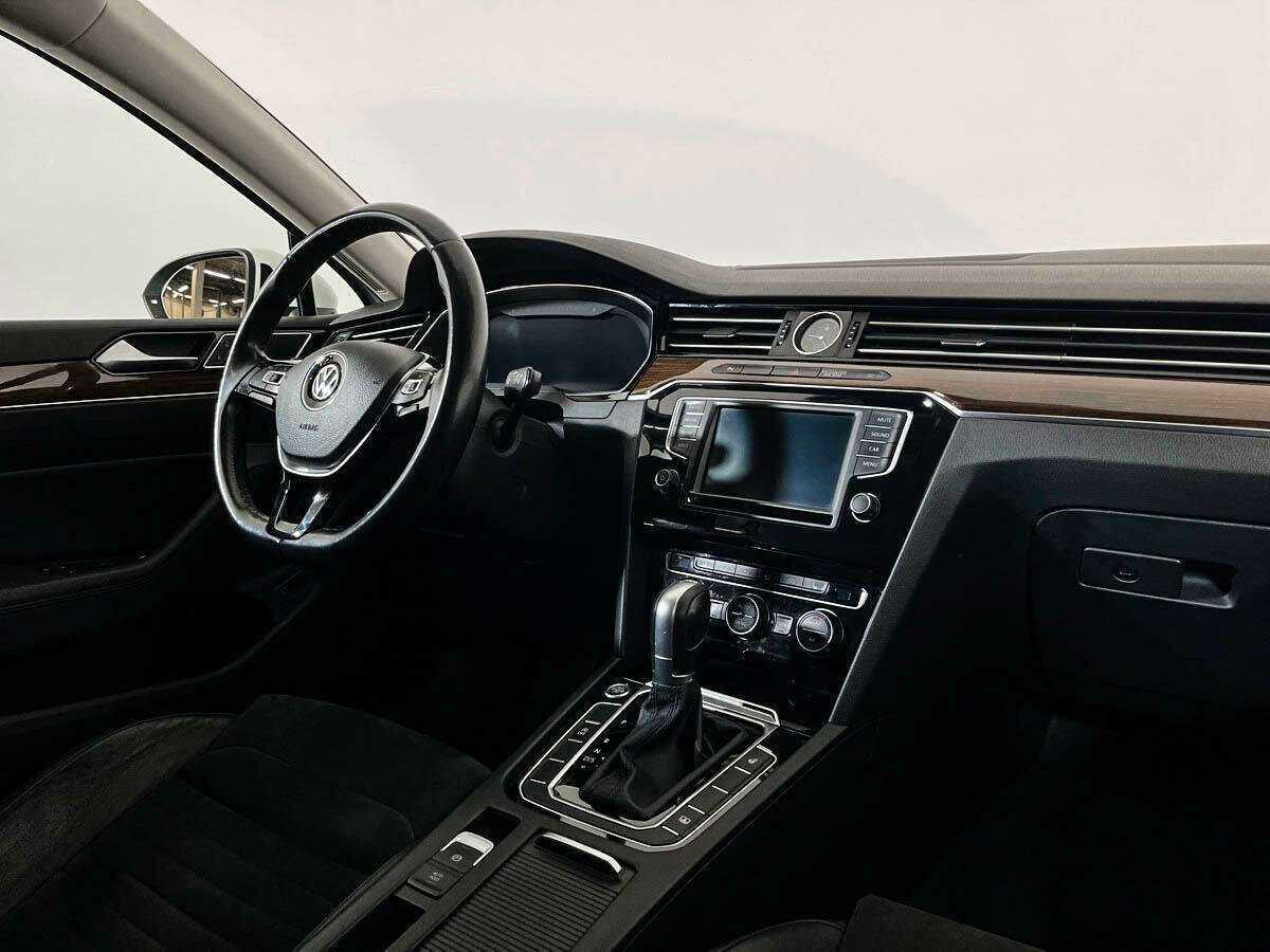 Volkswagen Passat б/у, 2017, Роботизированная. Фото: #8