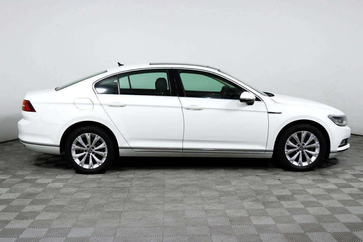 Volkswagen Passat б/у, 2018, Роботизированная. Фото: #2