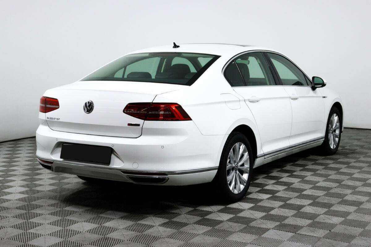 Volkswagen Passat б/у, 2018, Роботизированная. Фото: #3
