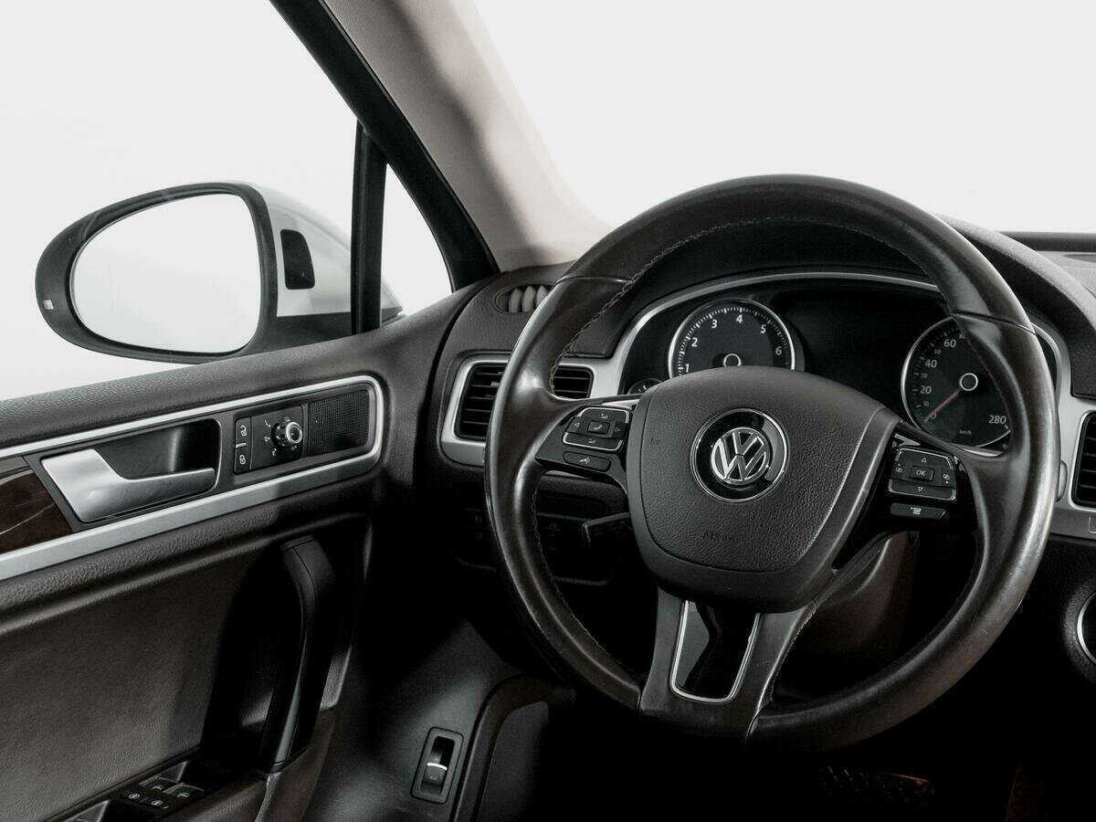 Volkswagen Touareg б/у, 2014, Автоматическая. Фото: #14