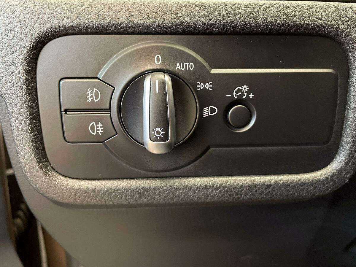 Volkswagen Touareg б/у, 2015, Автоматическая. Фото: #16