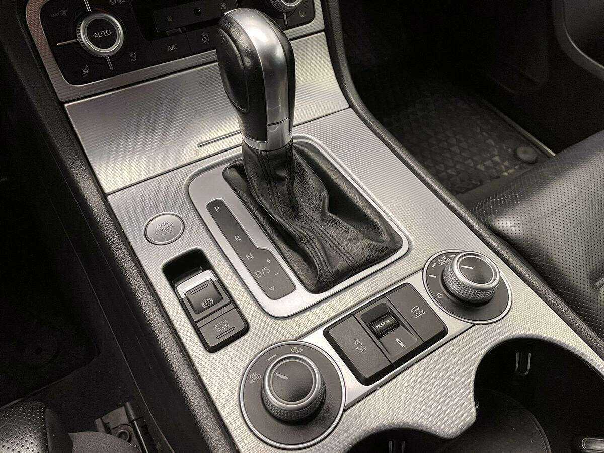 Volkswagen Touareg б/у, 2015, Автоматическая. Фото: #18