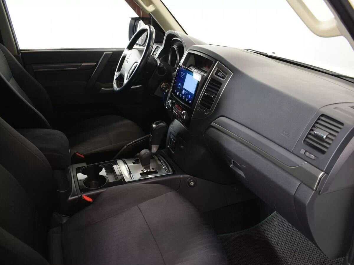 Mitsubishi Pajero б/у, 2015, Автоматическая. Фото: #6