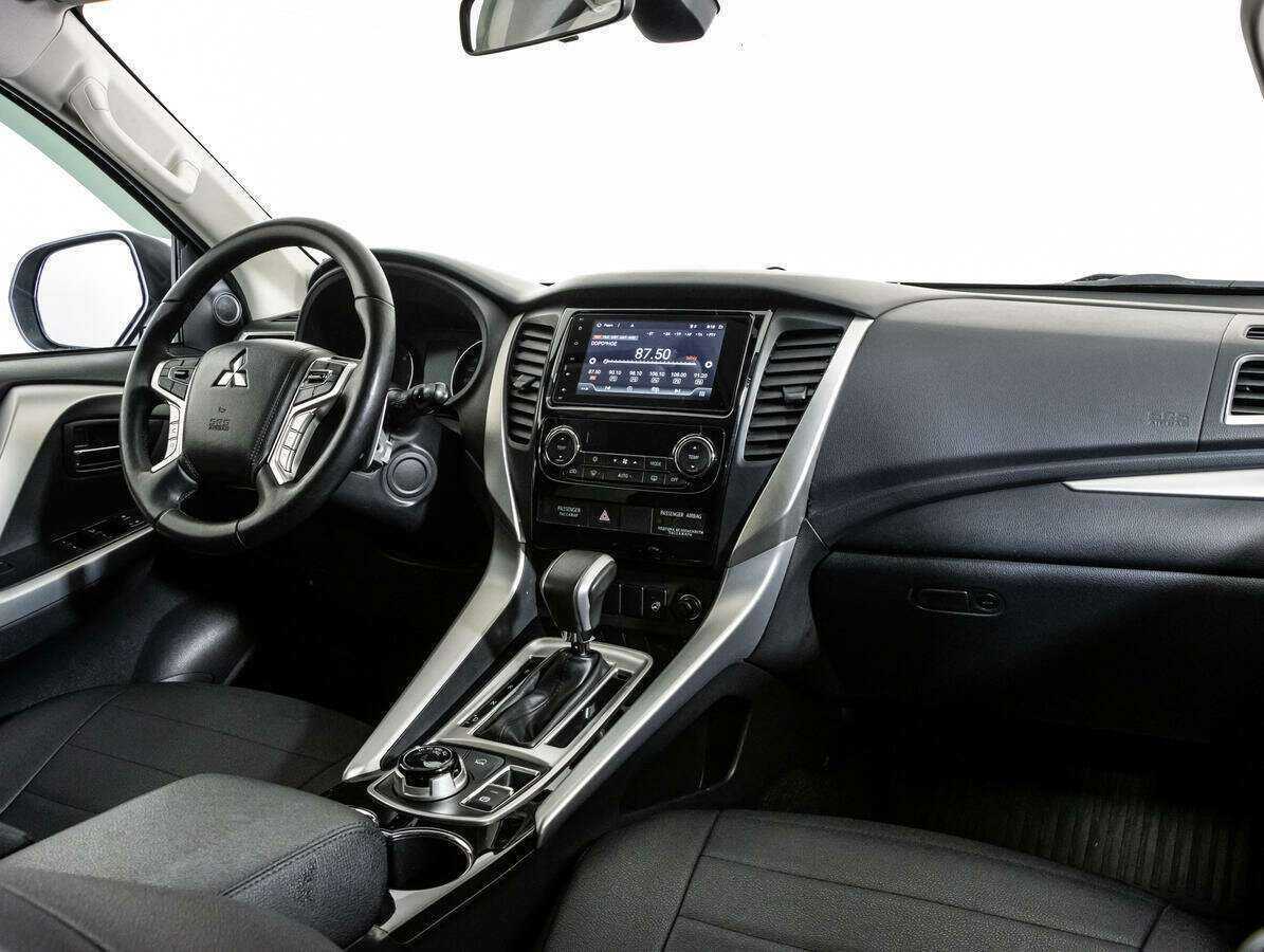 Mitsubishi Pajero Sport б/у, 2017, Автоматическая. Фото: #8