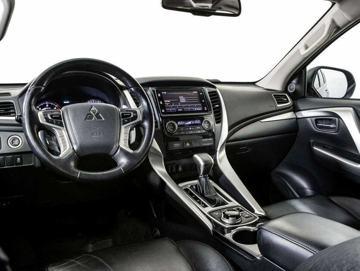 Mitsubishi Pajero Sport б/у, 2017, Автоматическая. Фото: #6