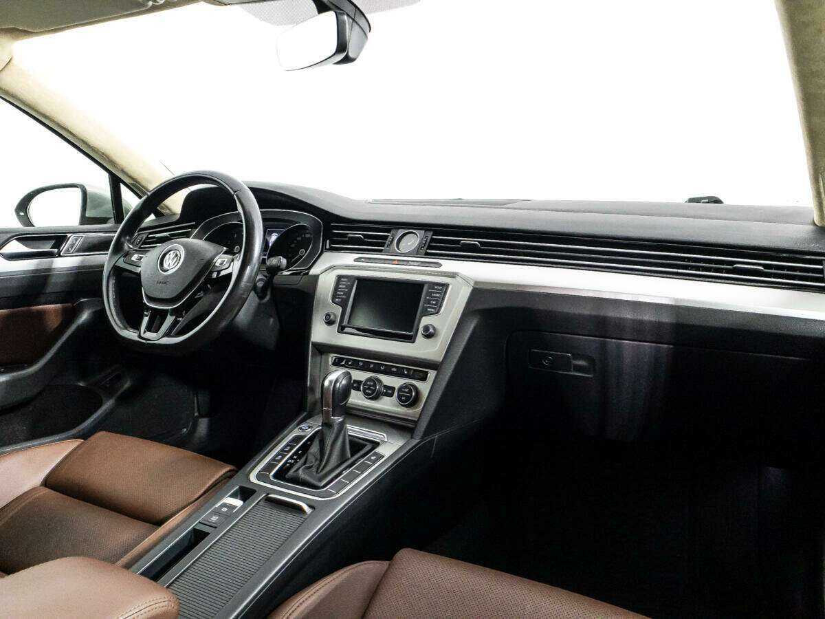 Volkswagen Passat б/у, 2017, Роботизированная. Фото: #8