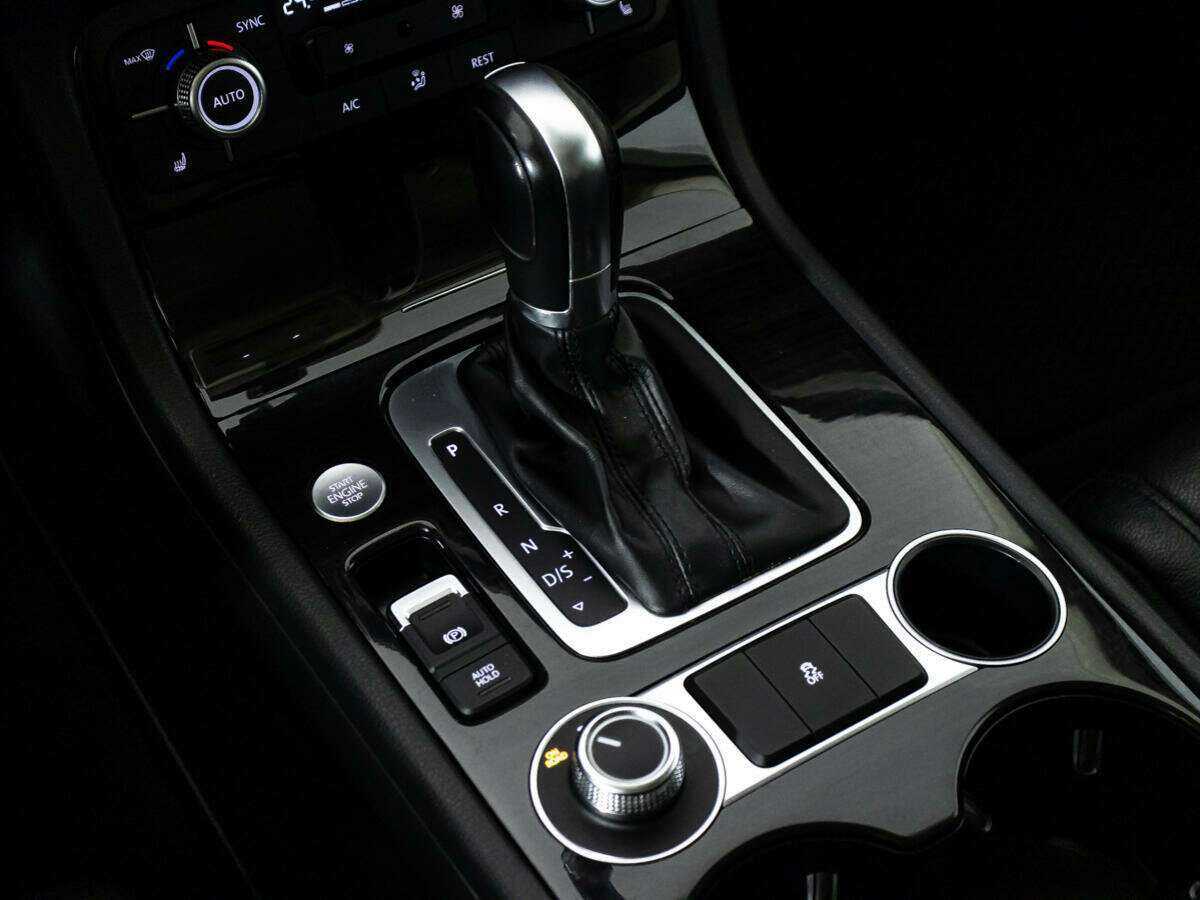 Volkswagen Touareg б/у, 2015, Автоматическая. Фото: #17