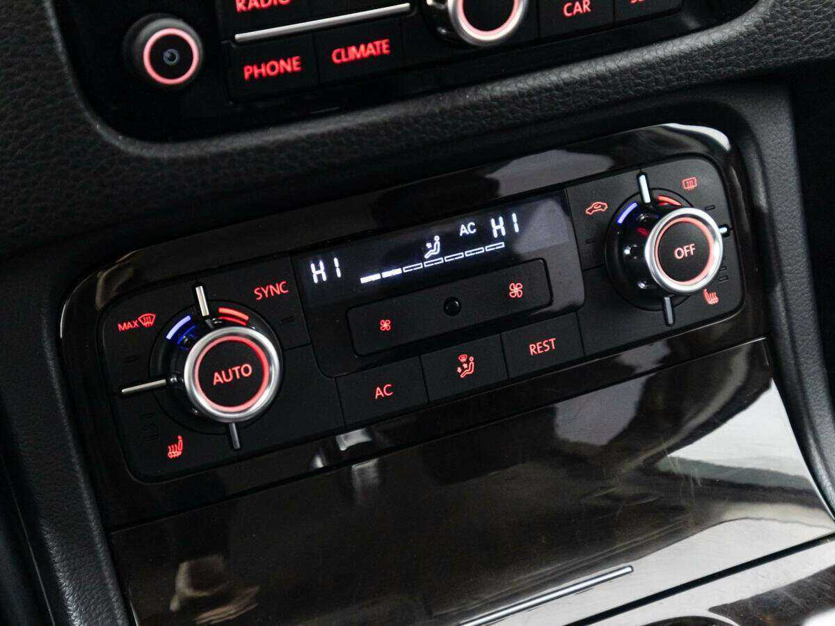 Volkswagen Touareg б/у, 2012, Автоматическая. Фото: #13