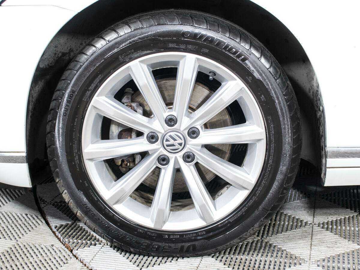 Volkswagen Passat б/у, 2017, Роботизированная. Фото: #15